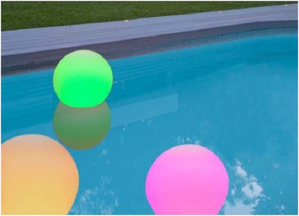 lamparas flotantes para piscina